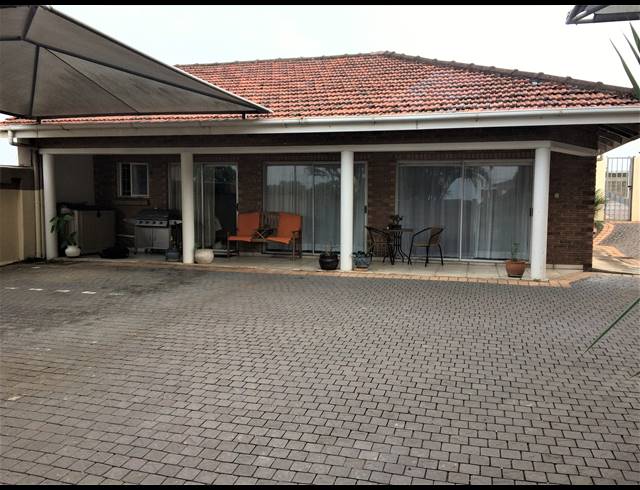 6 BEDROOM HOUSE FOR SALE IN ATHLONE PARK